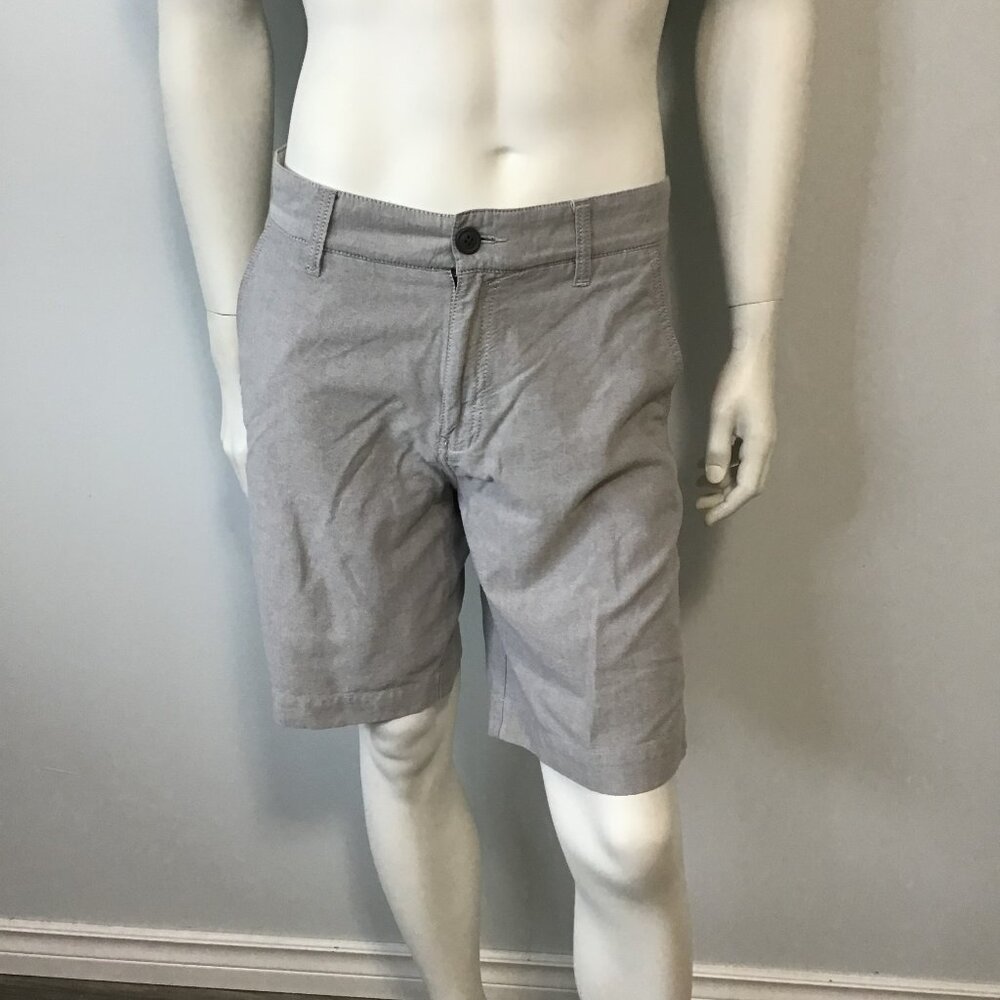 Tommy Hilfiger Men's Flat Front Chambray Shorts Size 32